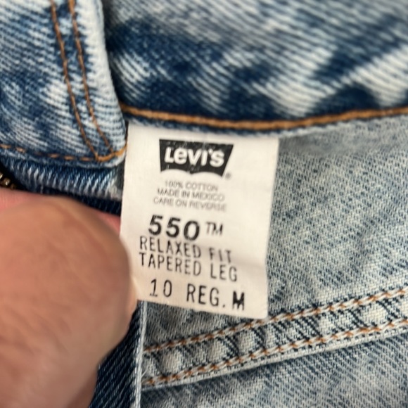 Levi’s Women’s 550 High Rise Cutoffs Shorts Size: 10 Color: Blue Acid Wash - Picture 4 of 9